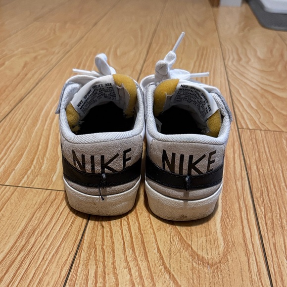 Nike Men’s Blazer Low 77’ White and Black Sneakers - Picture 5 of 6